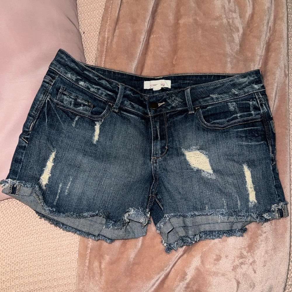 Forever 21 women’s jean shorts in size 30 with 3 inch inseam.